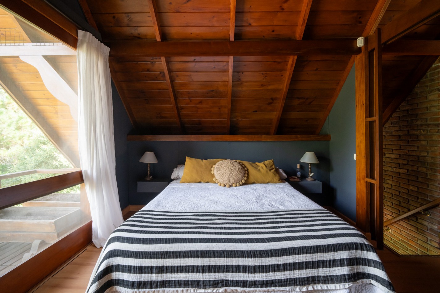 Casa en venta Pinamar zona Golf 5 ambientes + dependencia + departamento y gas natural