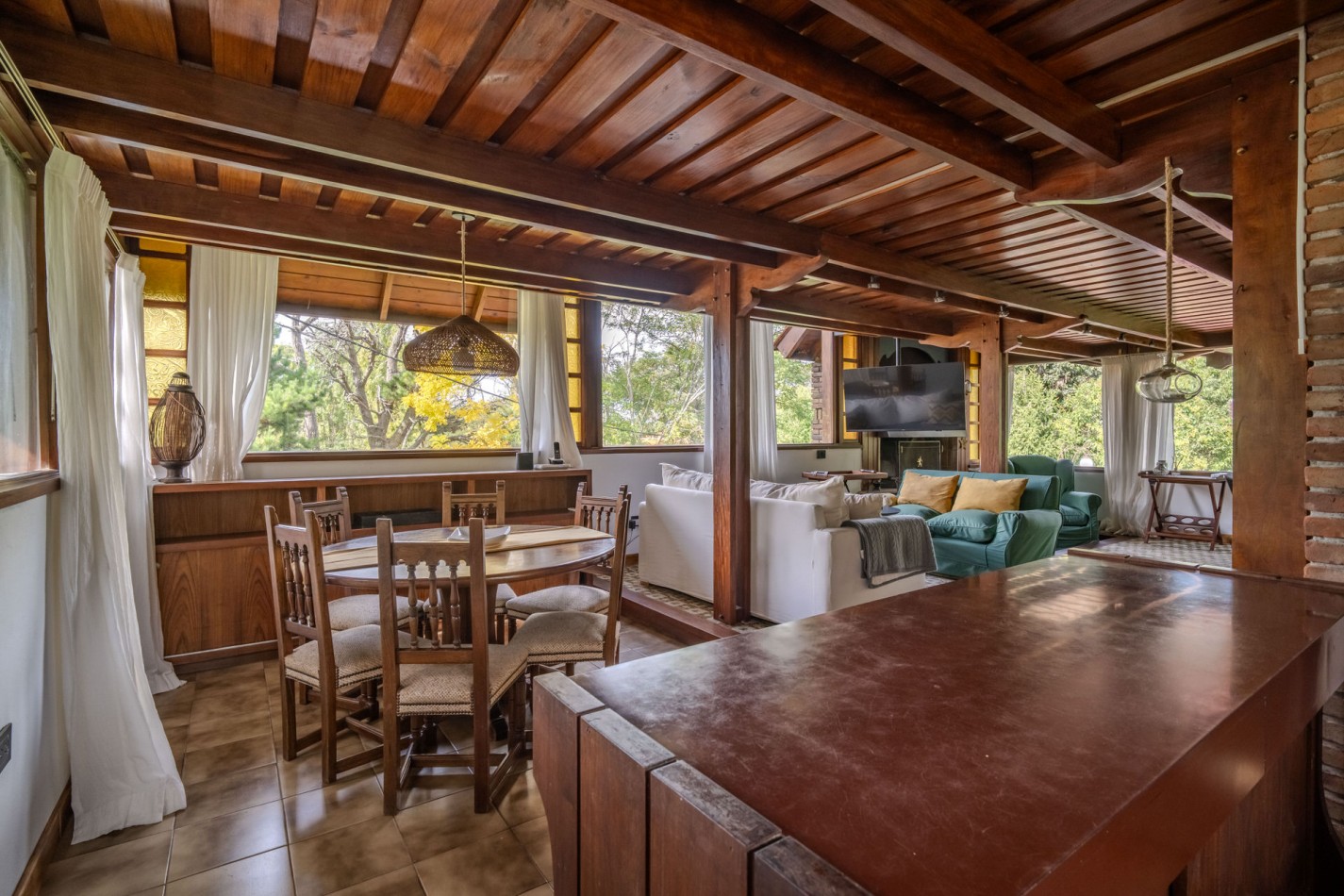 Casa en venta Pinamar zona Golf 5 ambientes + dependencia + departamento y gas natural