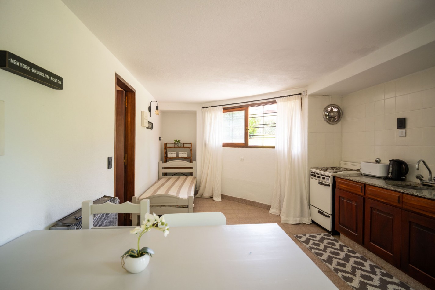 Casa en venta Pinamar zona Golf 5 ambientes + dependencia + departamento y gas natural