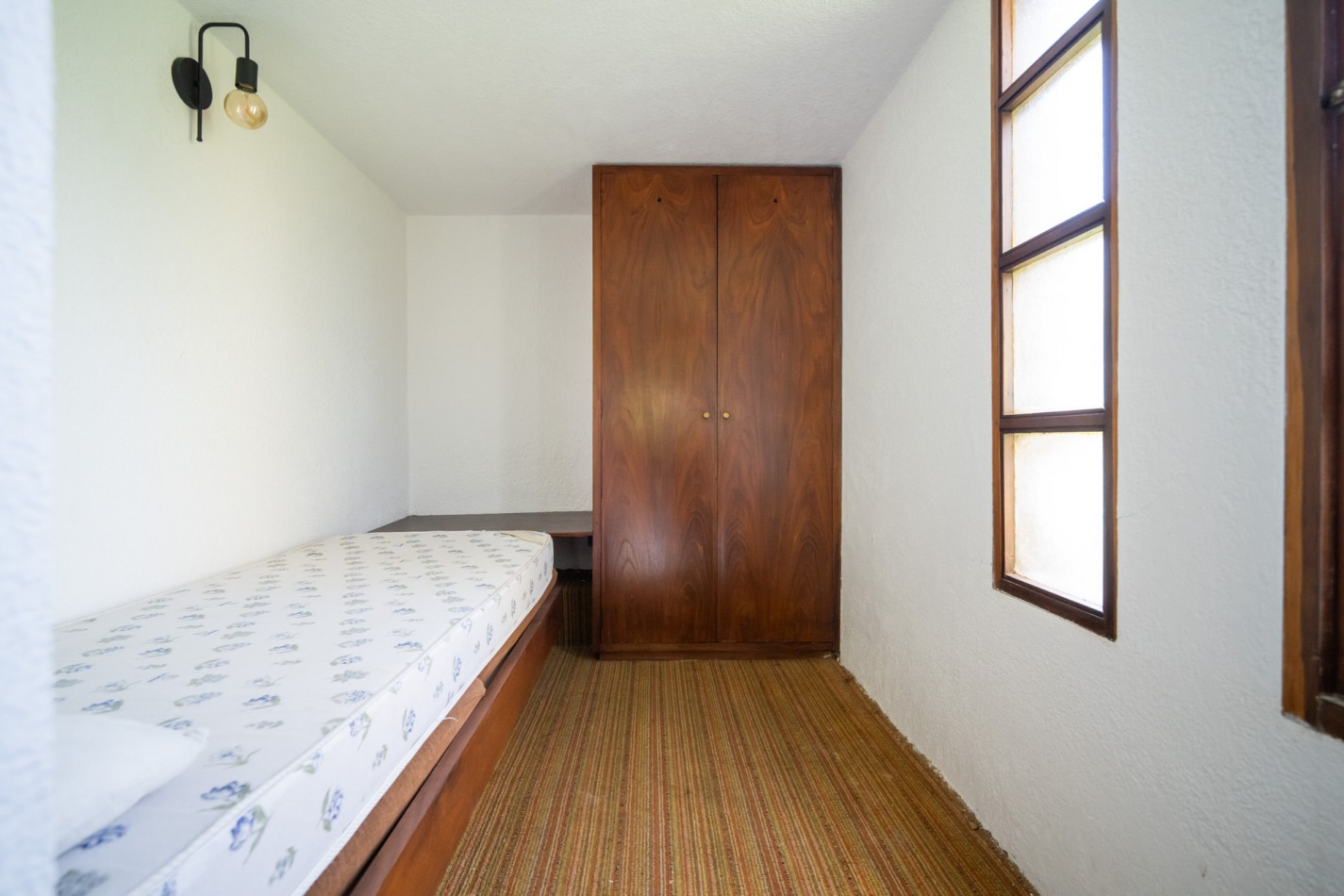 Casa en venta Pinamar zona Golf 5 ambientes + dependencia + departamento y gas natural