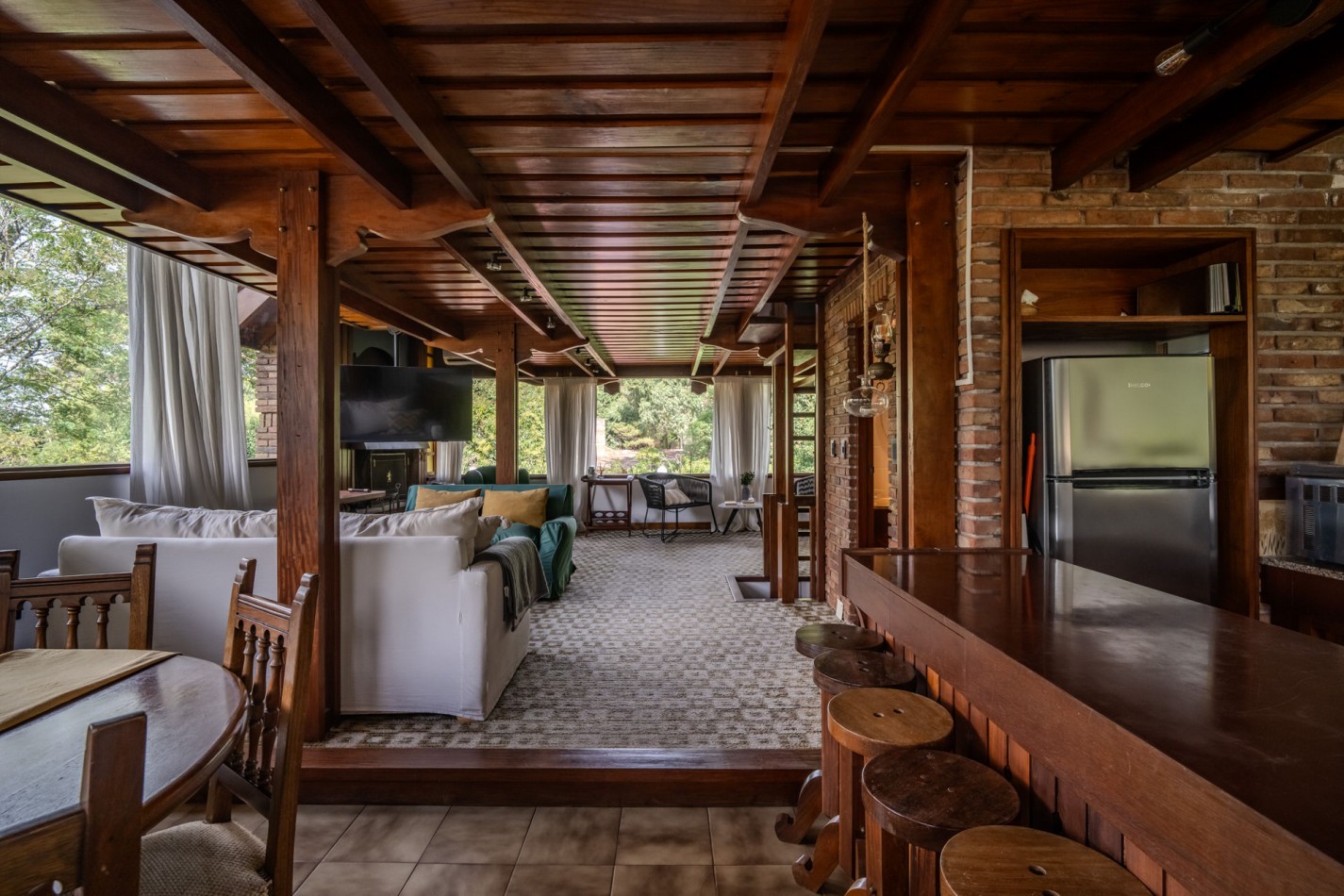 Casa en venta Pinamar zona Golf 5 ambientes + dependencia + departamento y gas natural