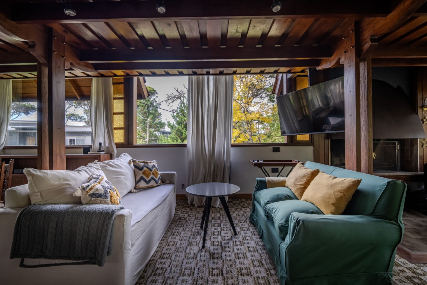 Casa en venta Pinamar zona Golf 5 ambientes + dependencia + departamento y gas natural