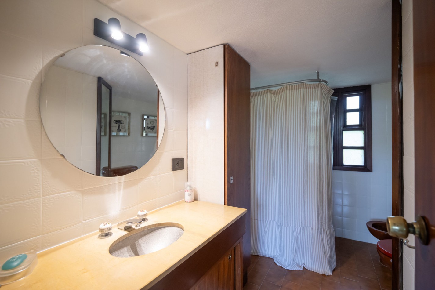 Casa en venta Pinamar zona Golf 5 ambientes + dependencia + departamento y gas natural