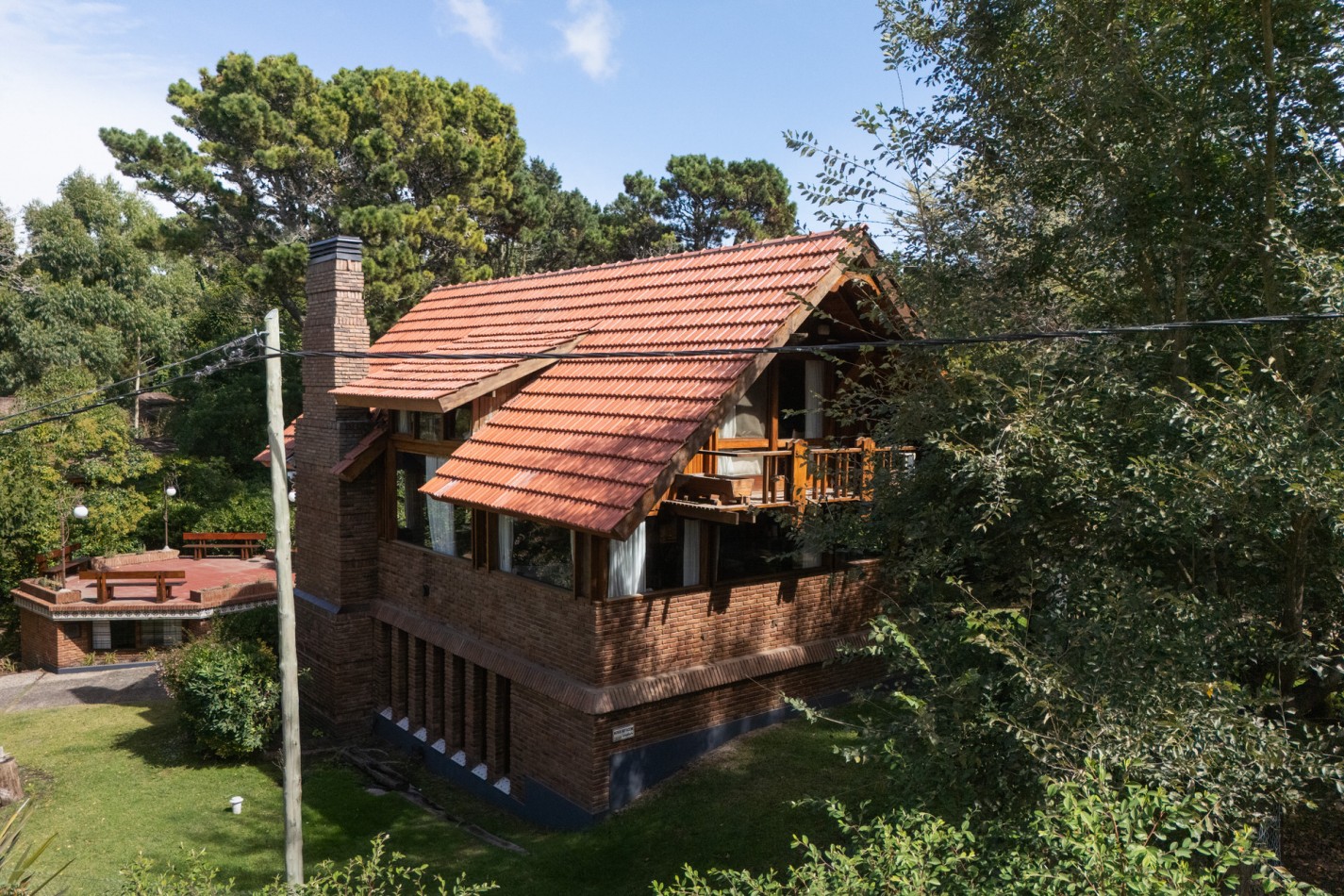 Casa en venta Pinamar zona Golf 5 ambientes + dependencia + departamento y gas natural