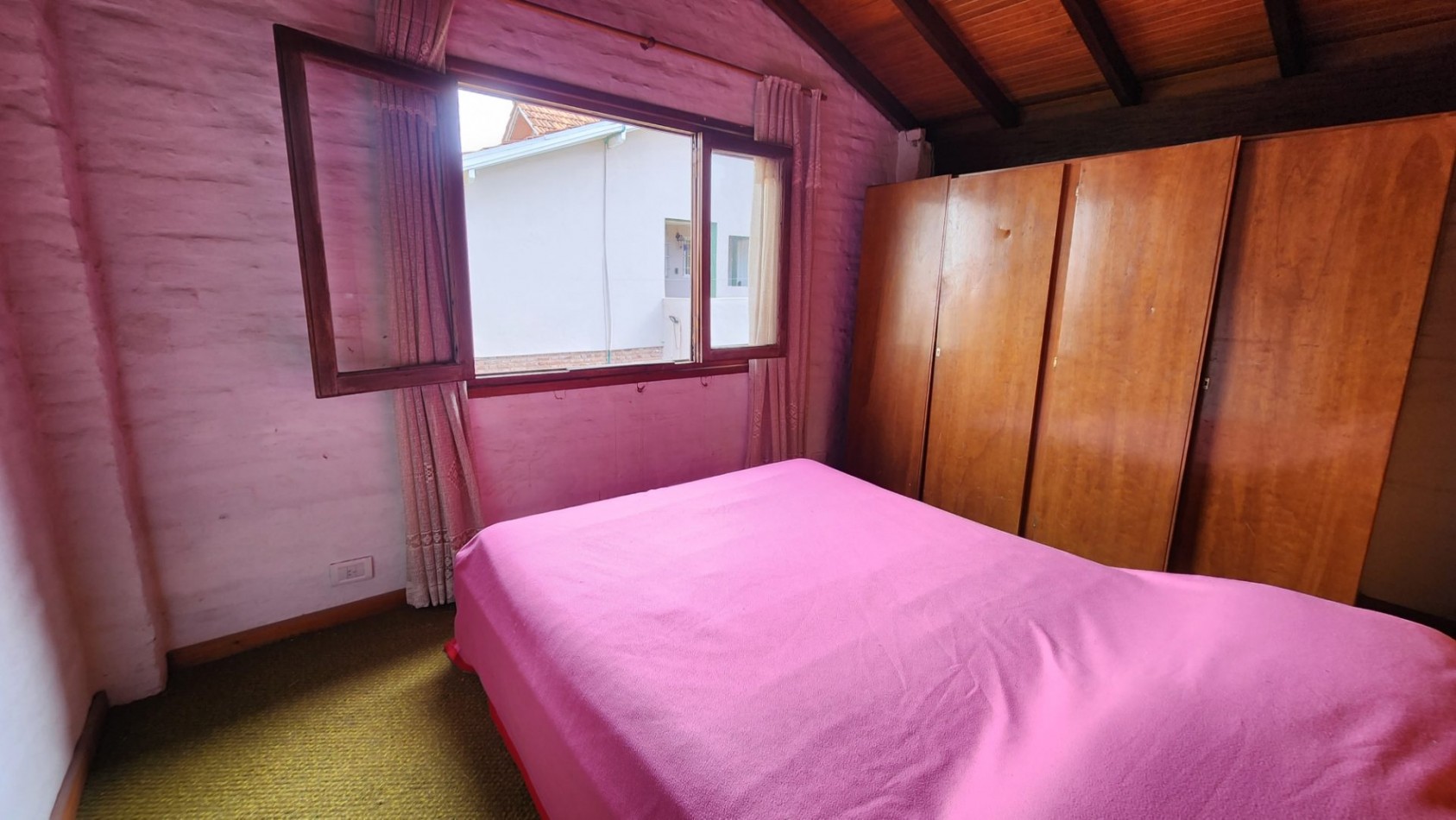 Departamentos y Duplex en Venta en Pinamar Mar de Ostende a 100 mts de la playa 4 Unidades Gas natural