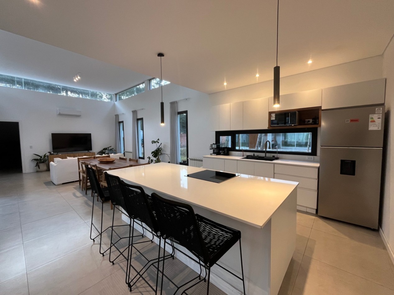 Casa Venta Pinamar Alamos 4 Dormitorios Gas Natural 3 Baños A Estrenar
