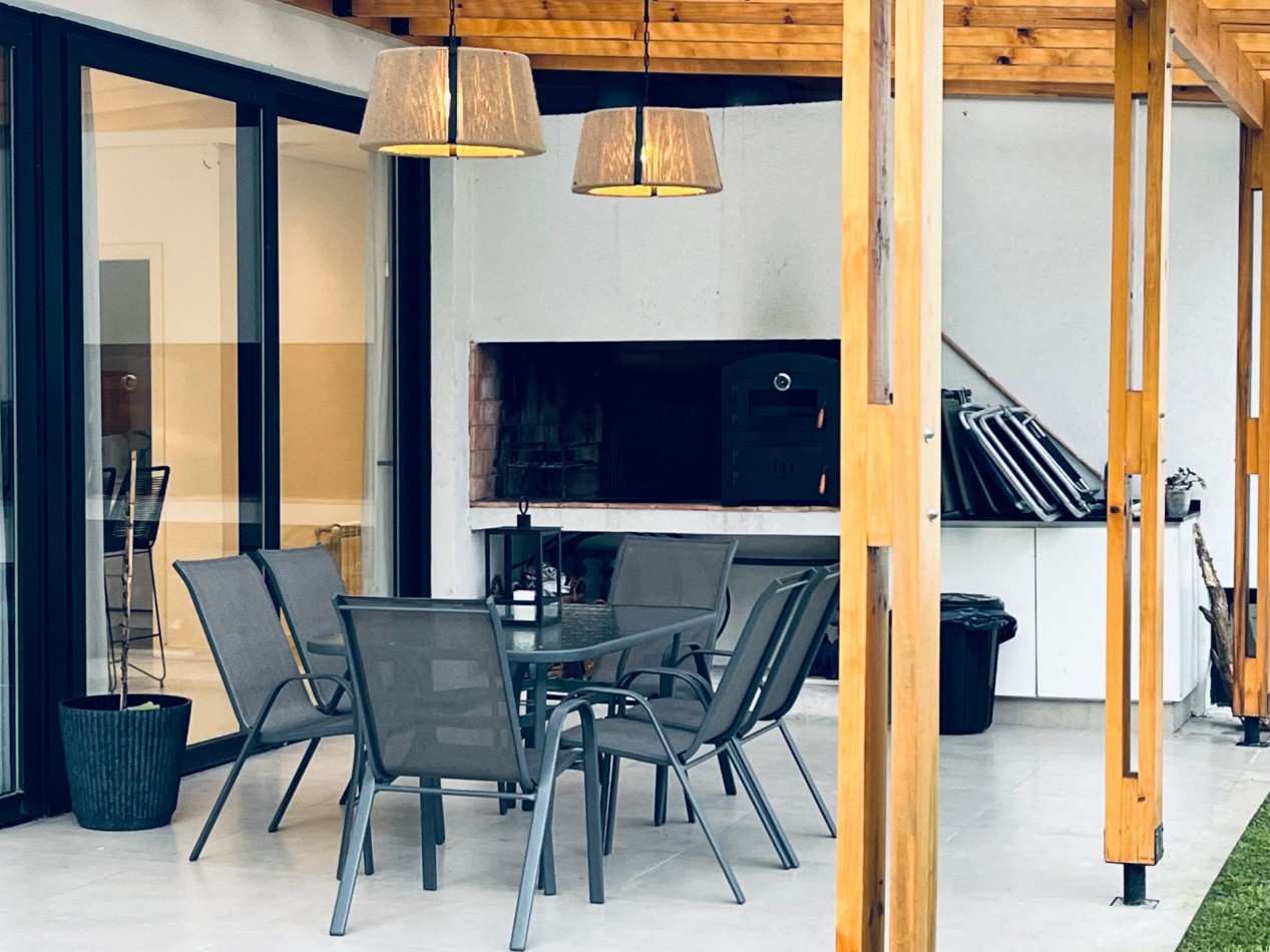 Casa Venta Pinamar Alamos 4 Dormitorios Gas Natural 3 Baños A Estrenar
