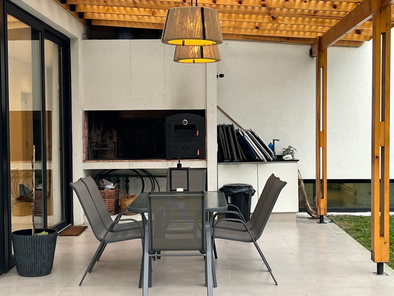 Casa Venta Pinamar Alamos 4 Dormitorios Gas Natural 3 Baños A Estrenar