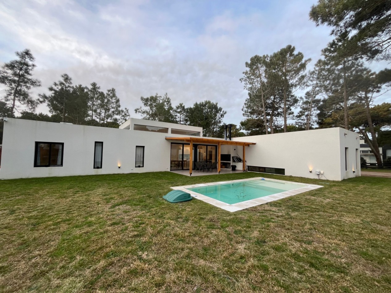 Casa Venta Pinamar Alamos 4 Dormitorios Gas Natural 3 Baños A Estrenar