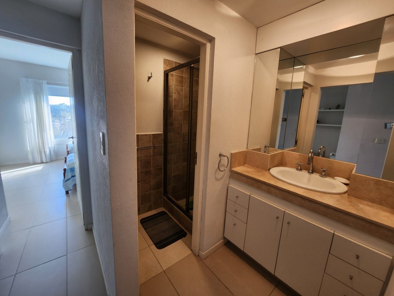Departamento en Venta Mar de Ostende Pinamar 3 Ambientes Frente al mar Gas natural Cochera