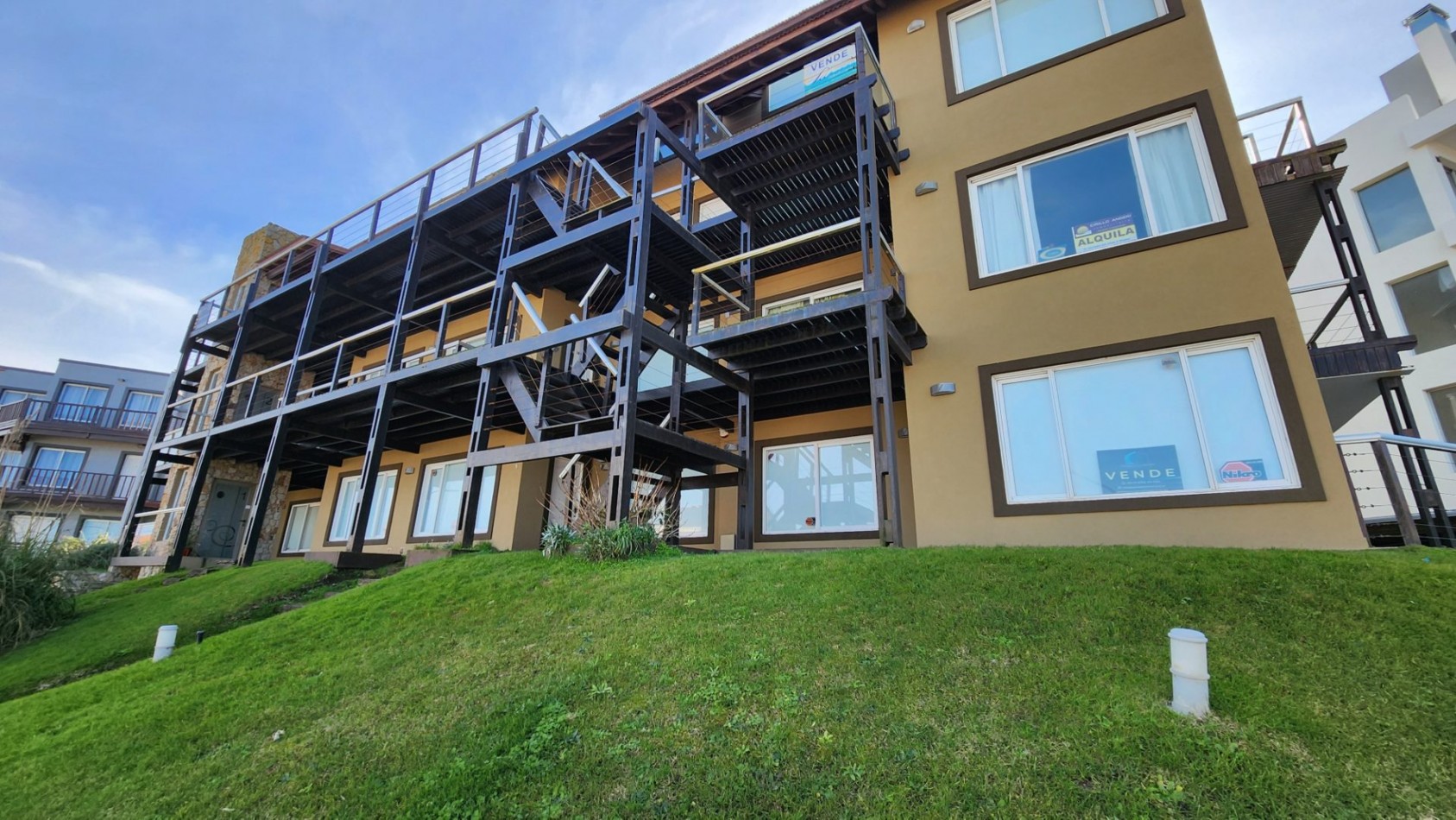 Departamento en Venta Mar de Ostende Pinamar 3 Ambientes Frente al mar Gas natural Cochera