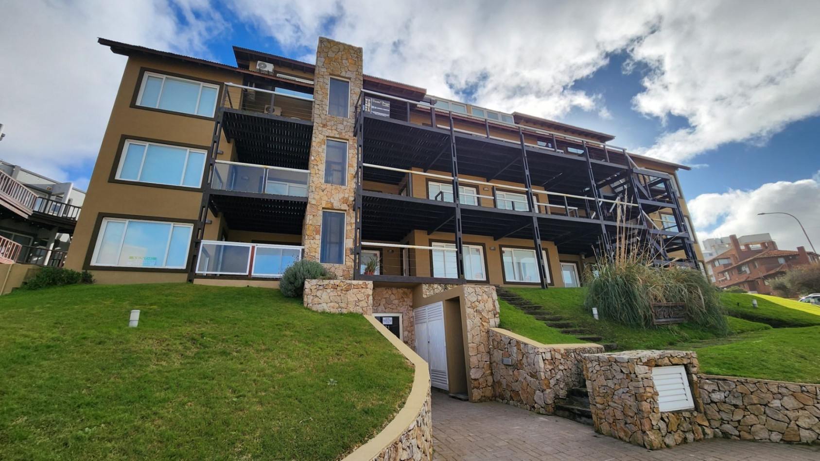 Departamento en Venta Mar de Ostende Pinamar 3 Ambientes Frente al mar Gas natural Cochera