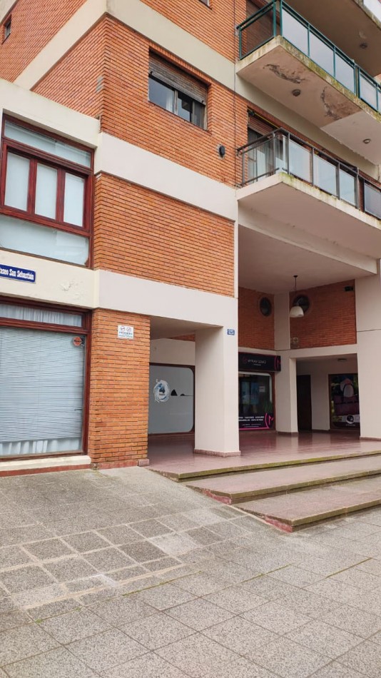 Local en Venta Pinamar Apto profesional Frente a calle Constitucion