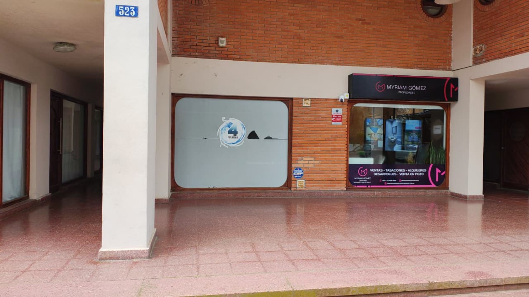 Local en Venta Pinamar Apto profesional Frente a calle Constitucion