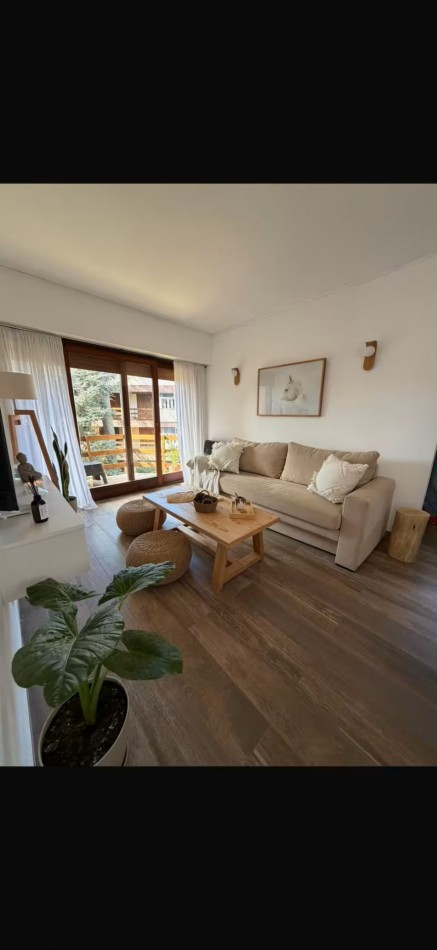 Venta Departamento 2 ambientes con cochera remodelado Pinamar 