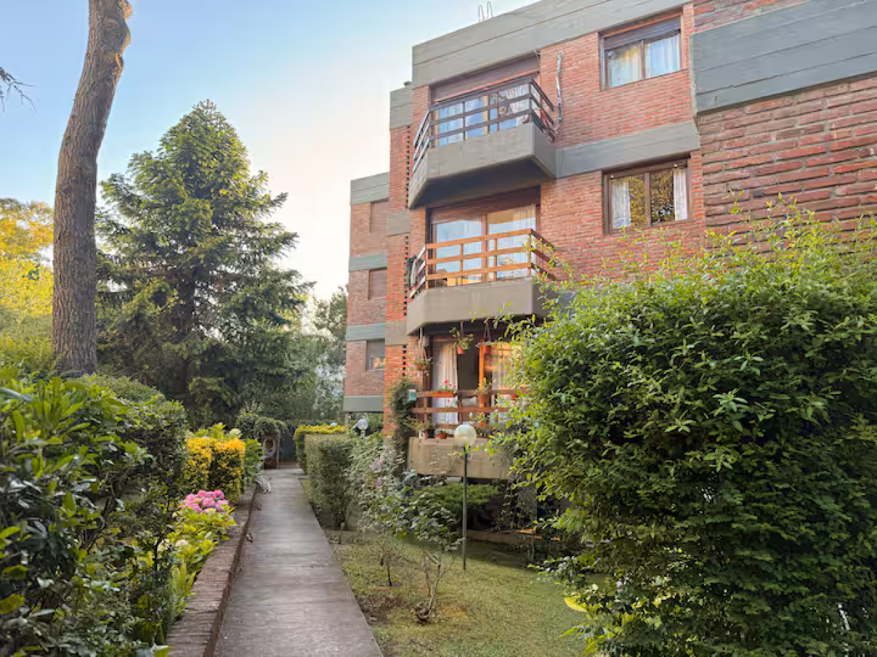Venta Departamento 2 ambientes con cochera remodelado Pinamar 