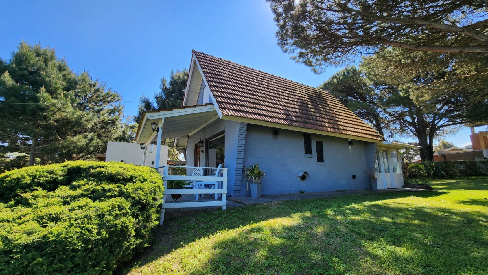 Casa en Venta Pinamar-Ostende 5 Ambientes 2 Dormitorios 2 Baños Gas natural Quincho cerrado Amplio Jardin