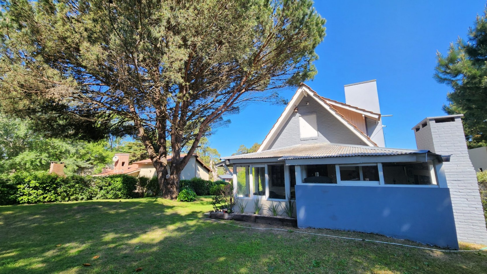 Casa en Venta Pinamar-Ostende 5 Ambientes 2 Dormitorios 2 Baños Gas natural Quincho cerrado Amplio Jardin