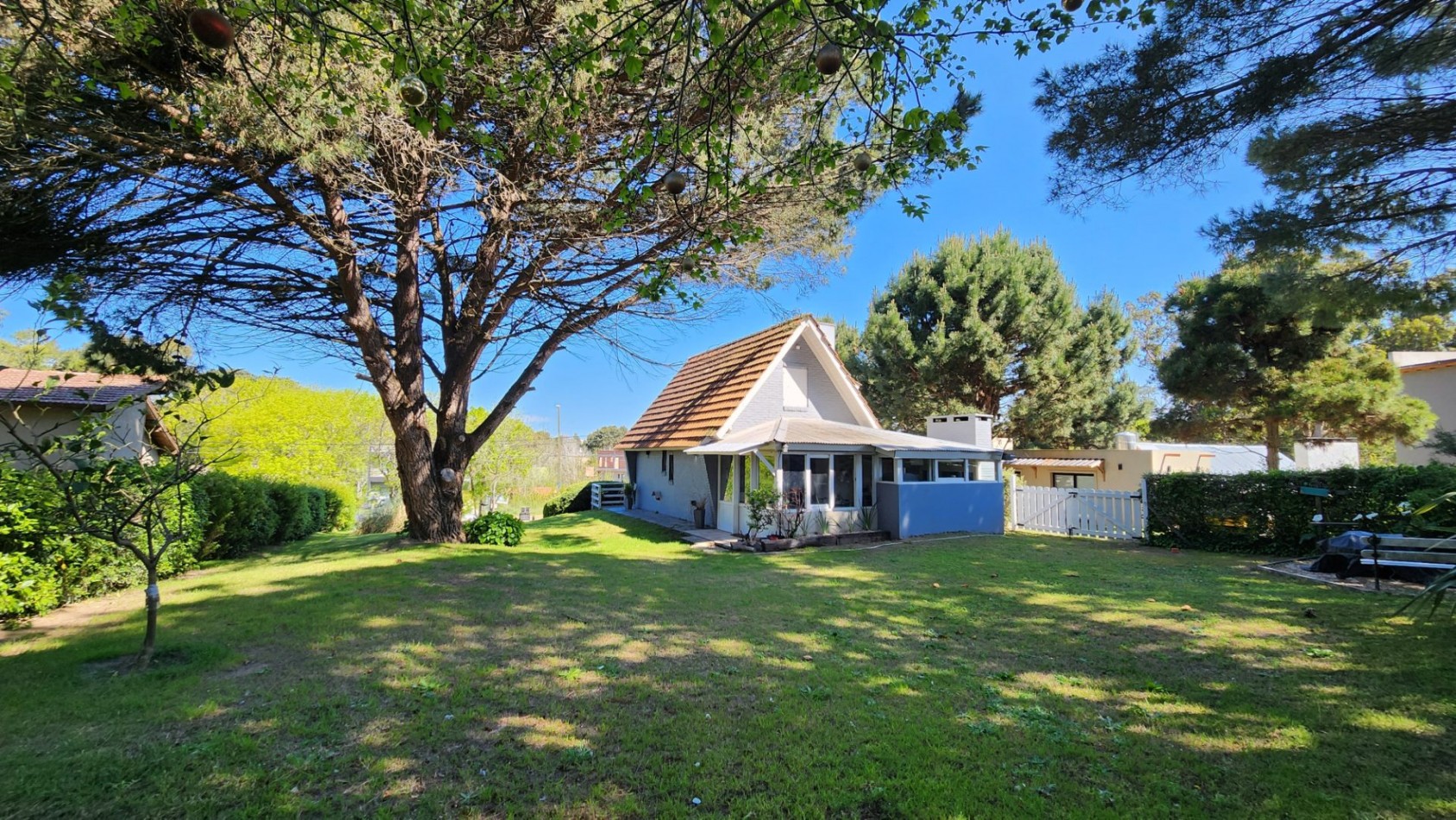 Casa en Venta Pinamar-Ostende 5 Ambientes 2 Dormitorios 2 Baños Gas natural Quincho cerrado Amplio Jardin