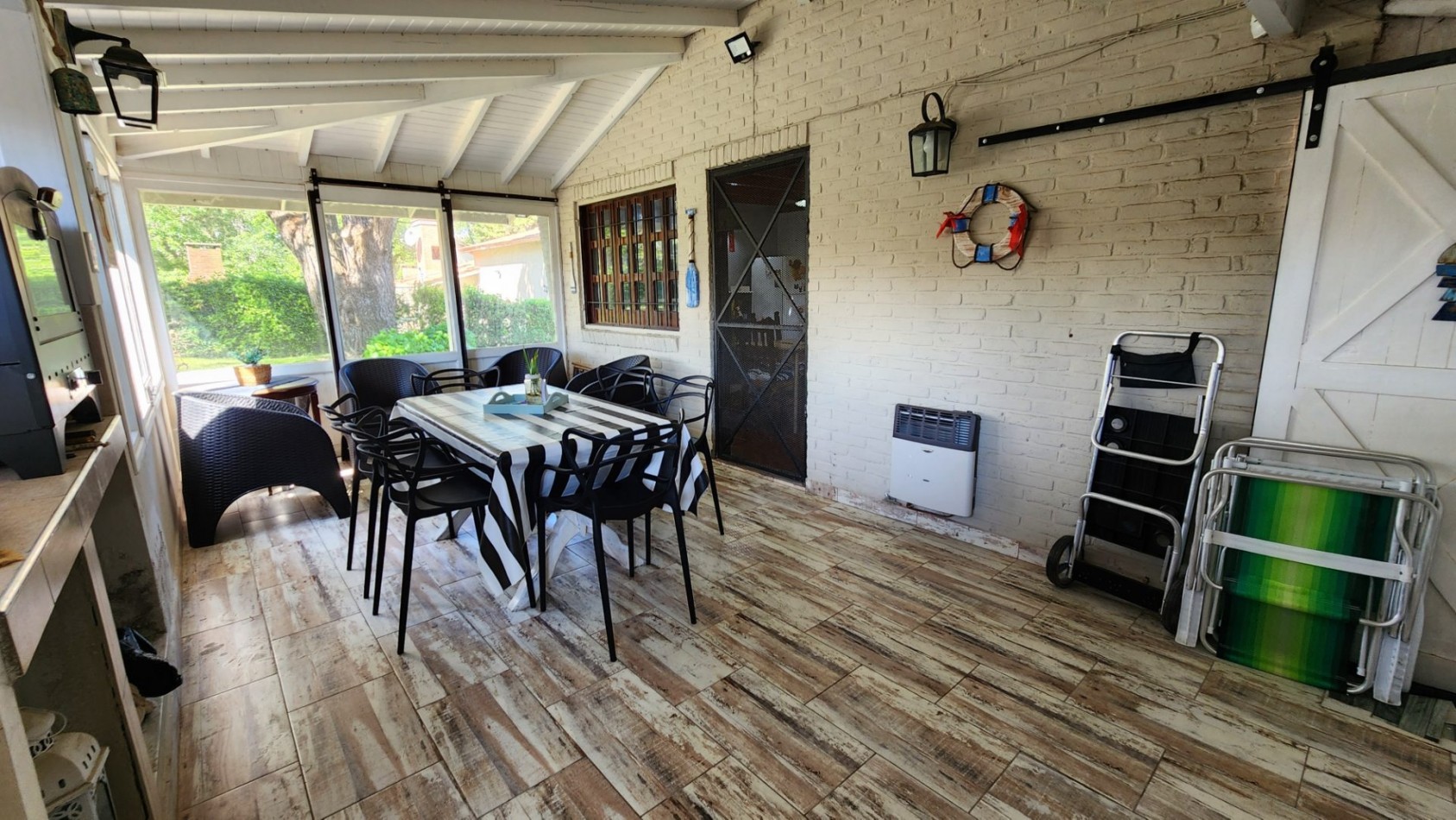 Casa en Venta Pinamar-Ostende 5 Ambientes 2 Dormitorios 2 Baños Gas natural Quincho cerrado Amplio Jardin