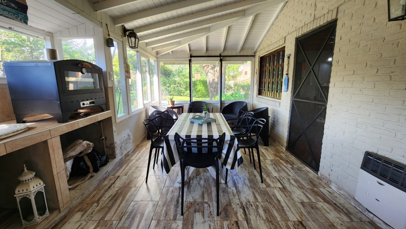 Casa en Venta Pinamar-Ostende 5 Ambientes 2 Dormitorios 2 Baños Gas natural Quincho cerrado Amplio Jardin