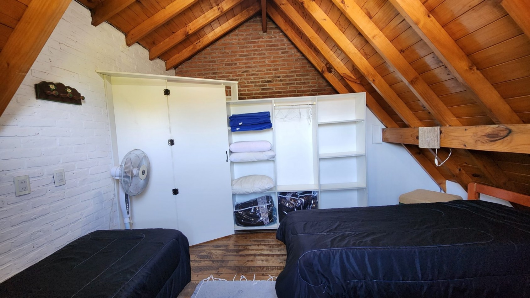 Casa en Venta Pinamar-Ostende 5 Ambientes 2 Dormitorios 2 Baños Gas natural Quincho cerrado Amplio Jardin
