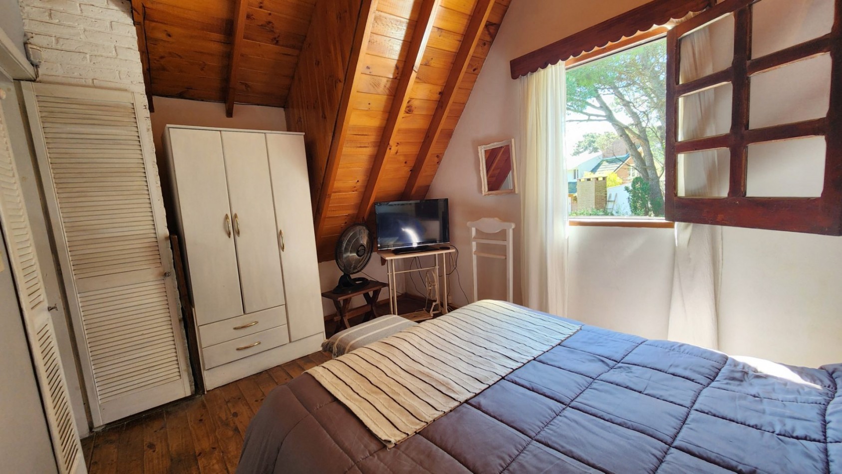 Casa en Venta Pinamar-Ostende 5 Ambientes 2 Dormitorios 2 Baños Gas natural Quincho cerrado Amplio Jardin