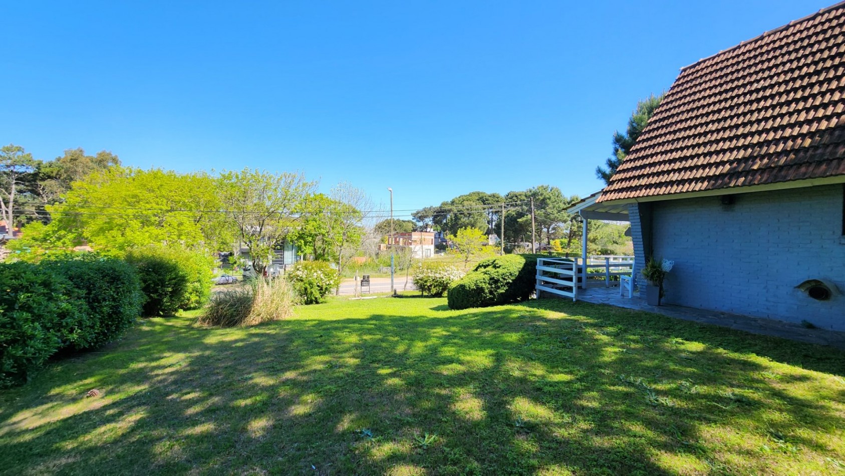 Casa en Venta Pinamar-Ostende 5 Ambientes 2 Dormitorios 2 Baños Gas natural Quincho cerrado Amplio Jardin