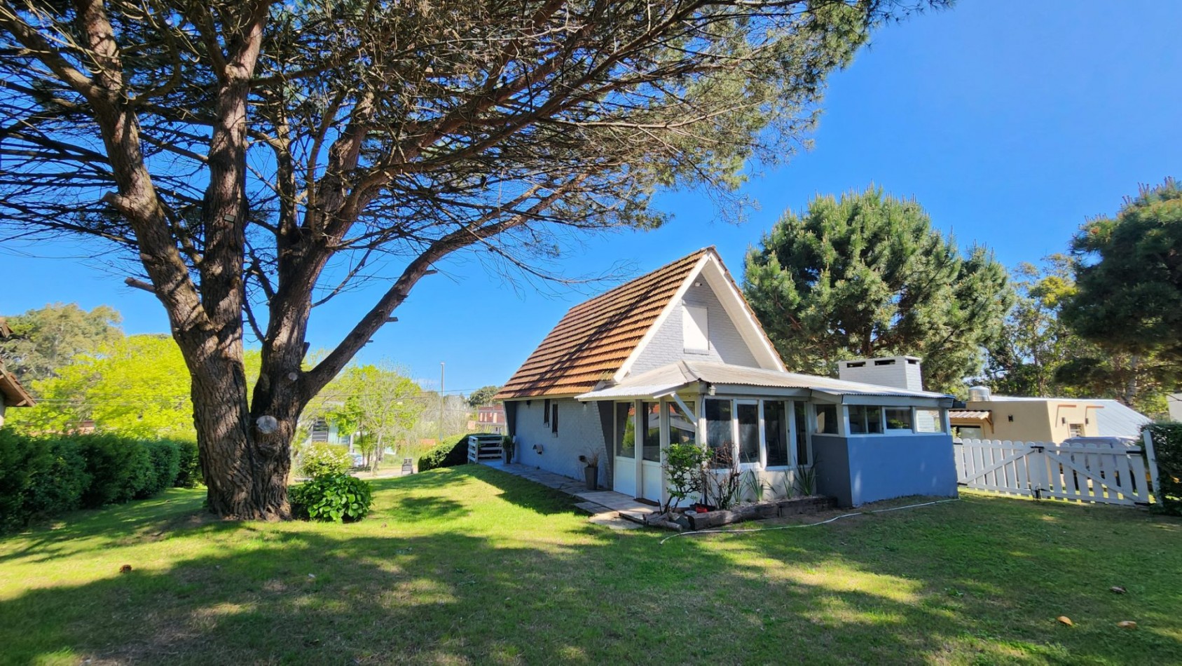 Casa en Venta Pinamar-Ostende 5 Ambientes 2 Dormitorios 2 Baños Gas natural Quincho cerrado Amplio Jardin