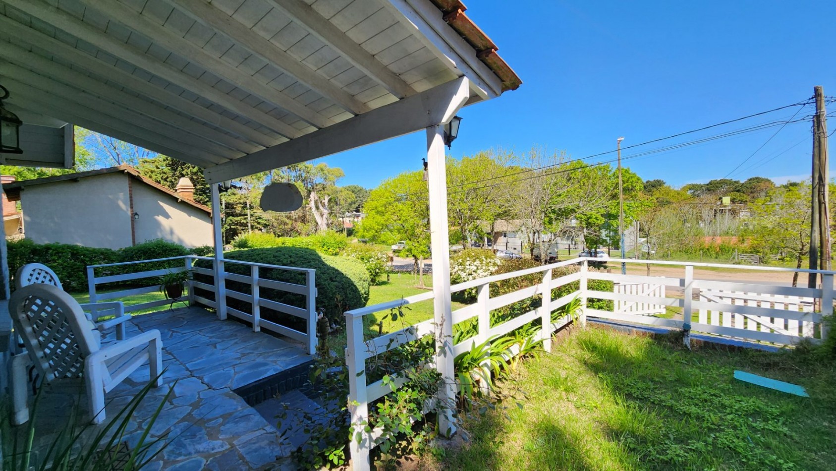 Casa en Venta Pinamar-Ostende 5 Ambientes 2 Dormitorios 2 Baños Gas natural Quincho cerrado Amplio Jardin
