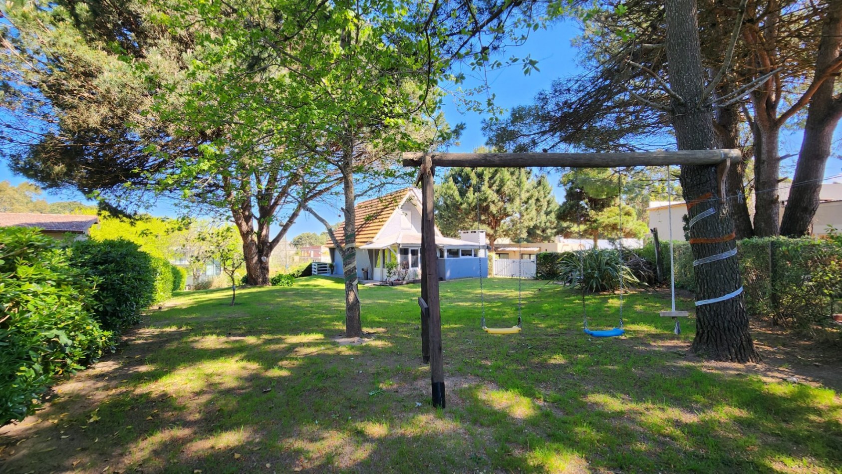 Casa en Venta Pinamar-Ostende 5 Ambientes 2 Dormitorios 2 Baños Gas natural Quincho cerrado Amplio Jardin