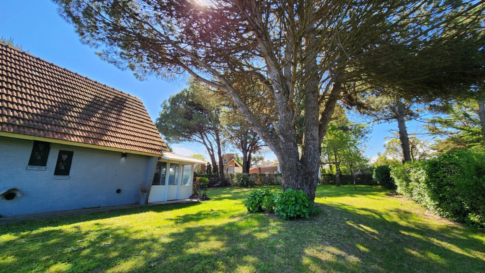 Casa en Venta Pinamar-Ostende 5 Ambientes 2 Dormitorios 2 Baños Gas natural Quincho cerrado Amplio Jardin