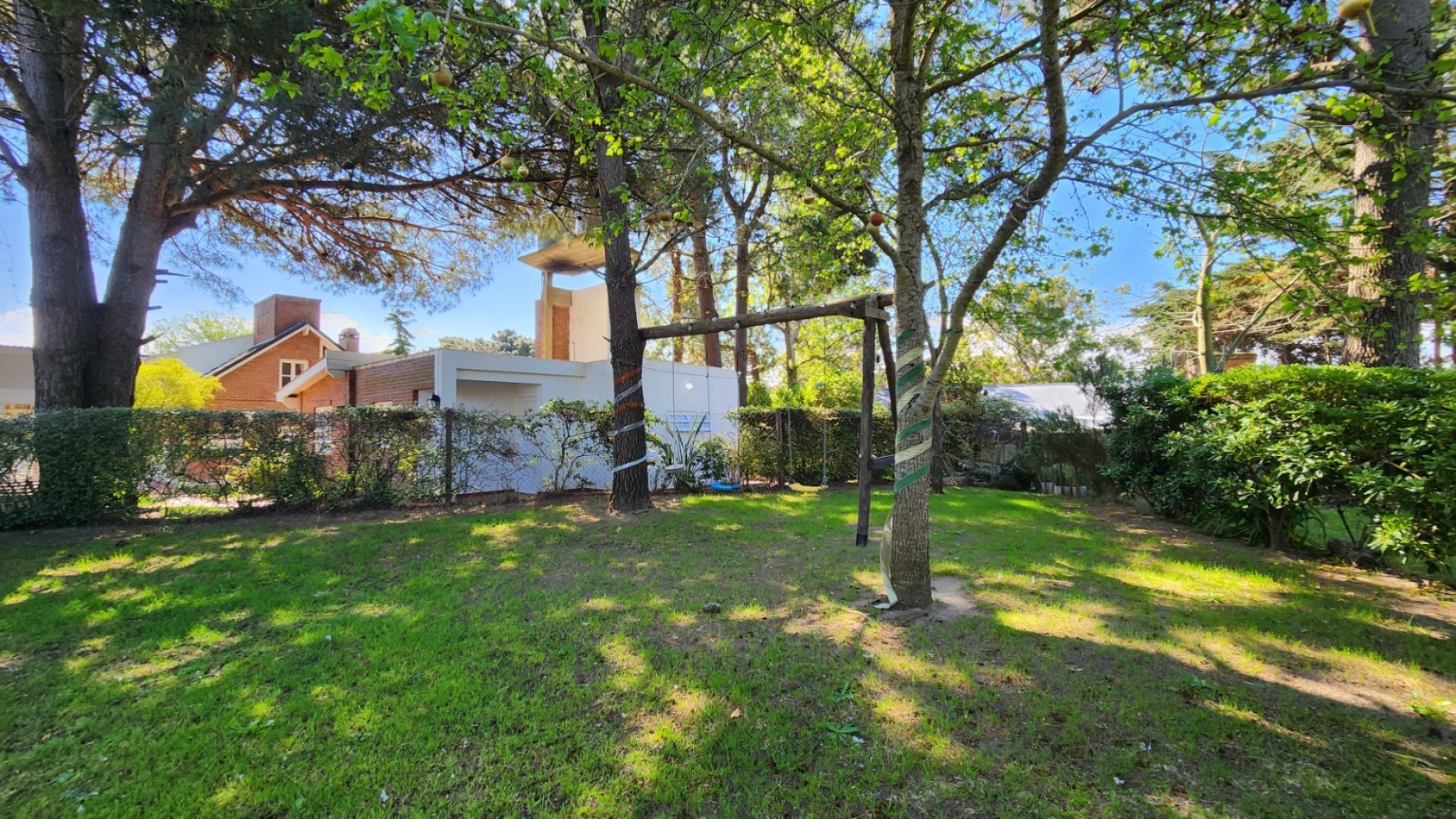 Casa en Venta Pinamar-Ostende 5 Ambientes 2 Dormitorios 2 Baños Gas natural Quincho cerrado Amplio Jardin