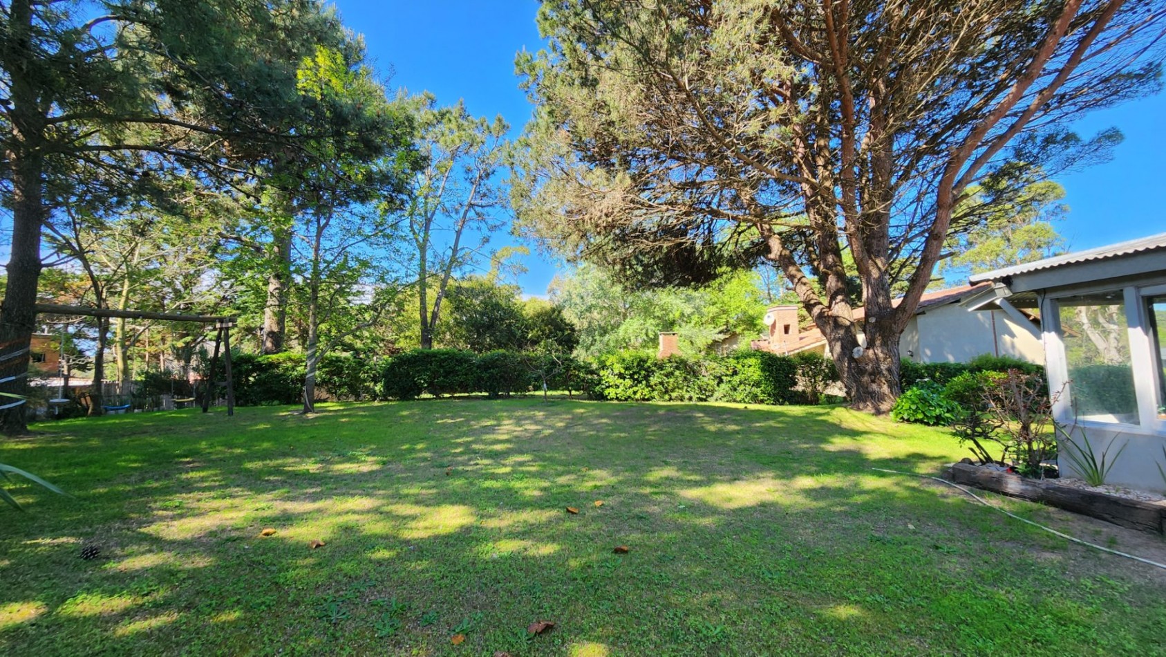 Casa en Venta Pinamar-Ostende 5 Ambientes 2 Dormitorios 2 Baños Gas natural Quincho cerrado Amplio Jardin