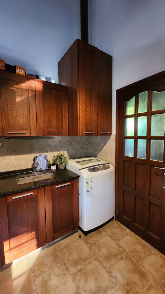 Casa en Venta Pinamar Zona B5 3 Dormitorios + Playroom Gas Natural Amplio jardin