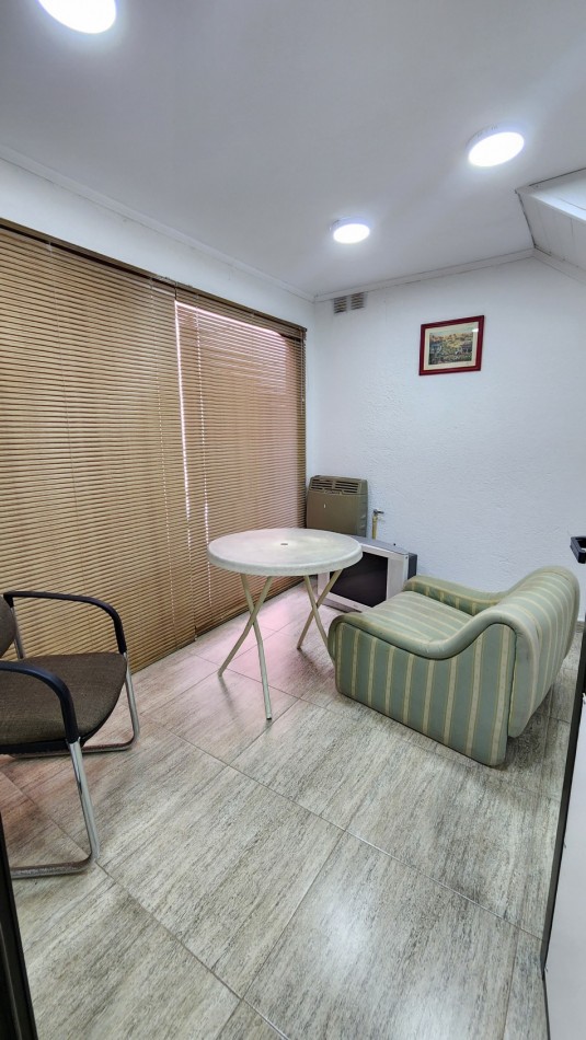 Local + Vivienda en Venta Pinamar Centro Edificio San Sebastian 35 m2 Gas natural Refaccionado