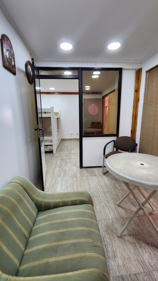 Local + Vivienda en Venta Pinamar Centro Edificio San Sebastian 35 m2 Gas natural Refaccionado