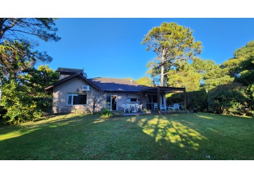 Casa en Venta Pinamar Zona B5 3 Dormitorios + Playroom Gas Natural Amplio jardin