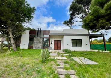 Casa en Venta en Pinamar A Estrenar Zona Nayades 4 ambientes + 2 Baños + Galeria Techada + Gas natural FINANCIA 50%