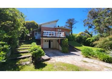 Casa en Venta Pinamar Zona Iglesia A 200 mts del Mar 4 Dormitorios Terraza Garage Jardin Garaje Gas natural