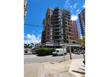 Local comercial + Vivienda (refaccionada) Pinamar Centro Edificio Alamos 50 m2 - 2 Plantas Gas natural Permuta