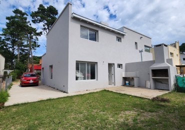  Casa a estrenar en barrio cooperativa 'Casa Propia'. Amplia, luminosa y llena de comodidades.